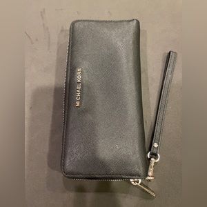 Michael Kors wallet wristlet